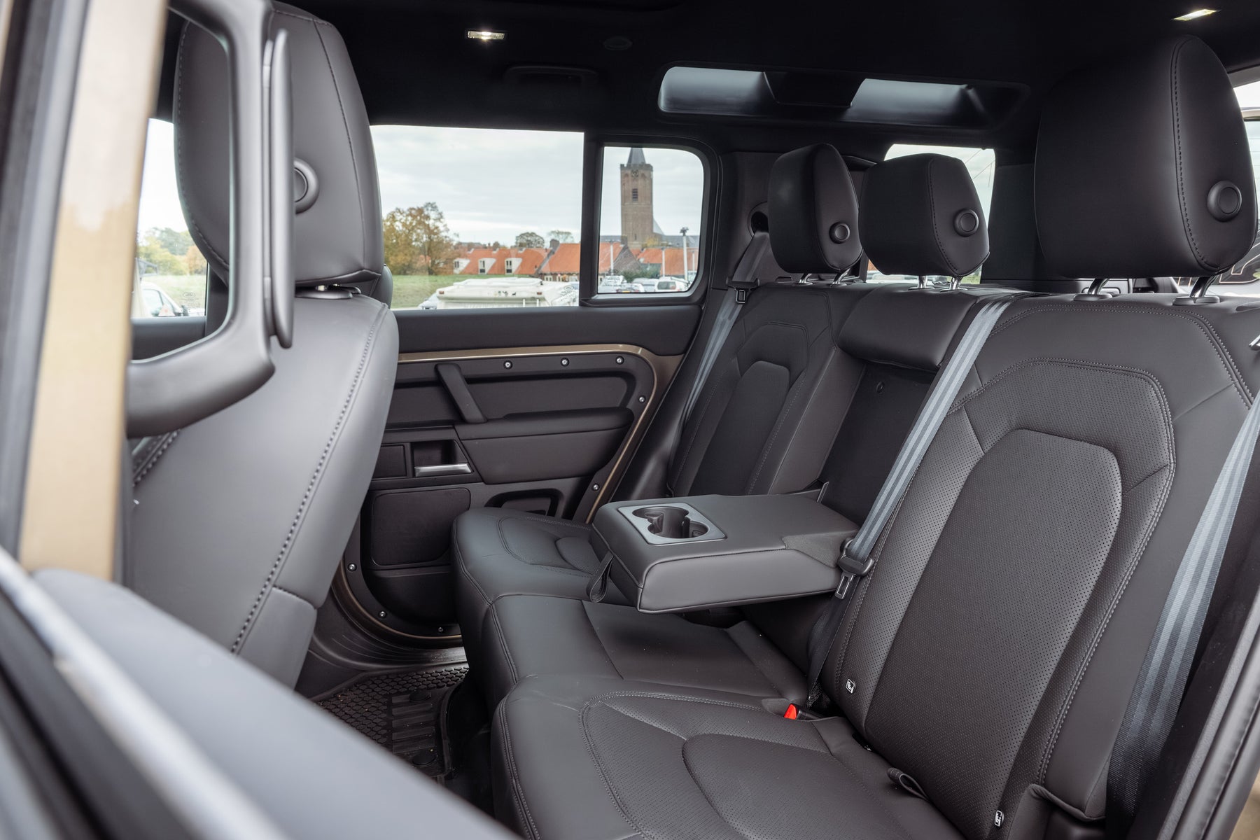 Defender 110 - P300e Gondwana stone