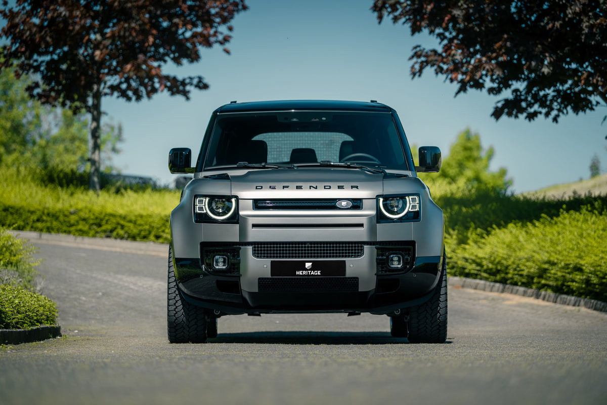 Defender 110 P300e - Silicon silver satin