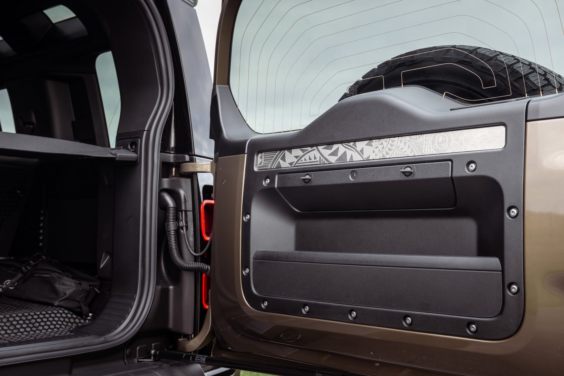 Defender 110 - P300e Gondwana stone