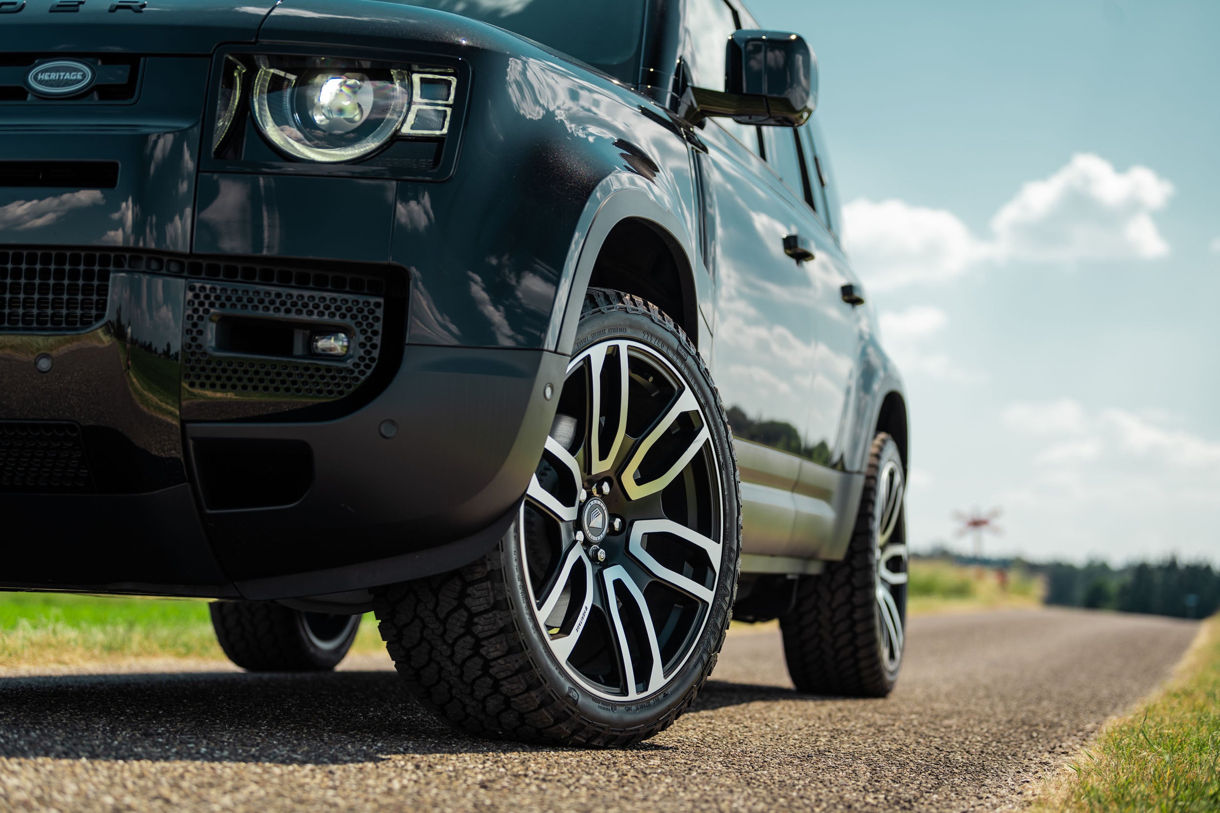 Defender D300 Commercial - Black on black