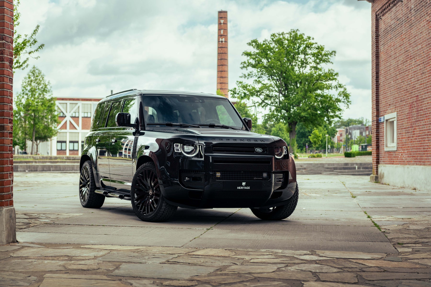 Defender P400e - Black & Brown