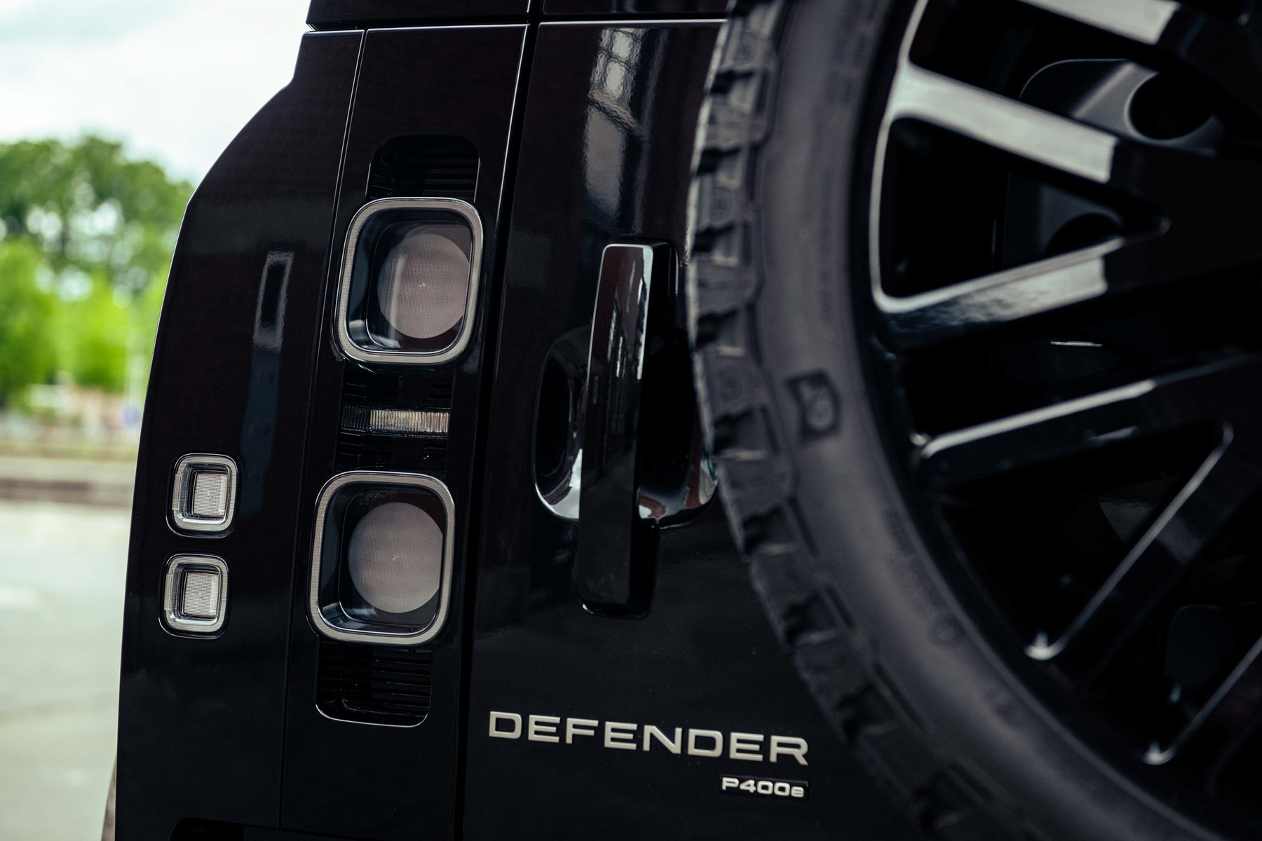 Defender P400e - Black & Brown