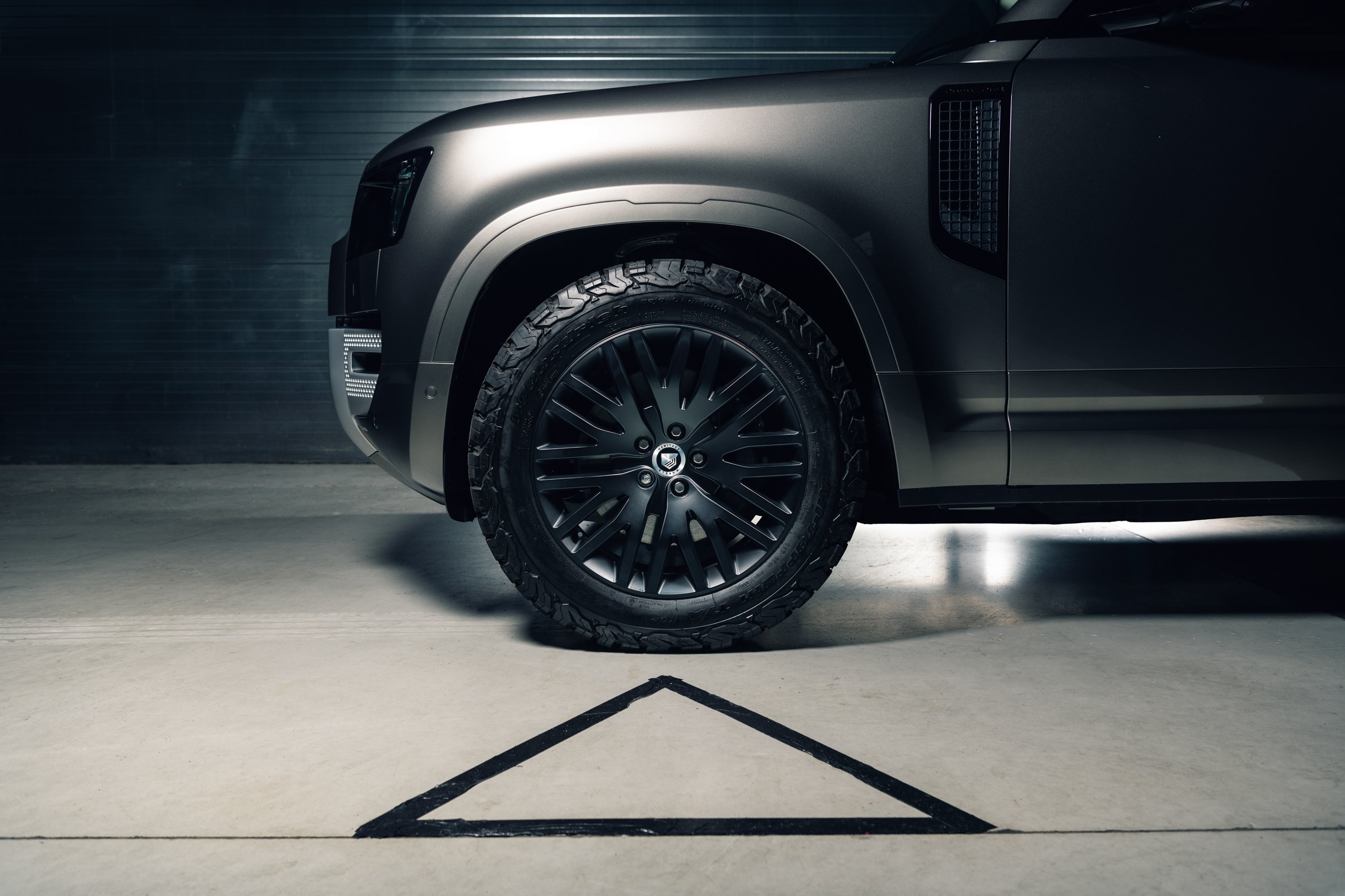 Defender 110 P400e - Silicon silver dynamic
