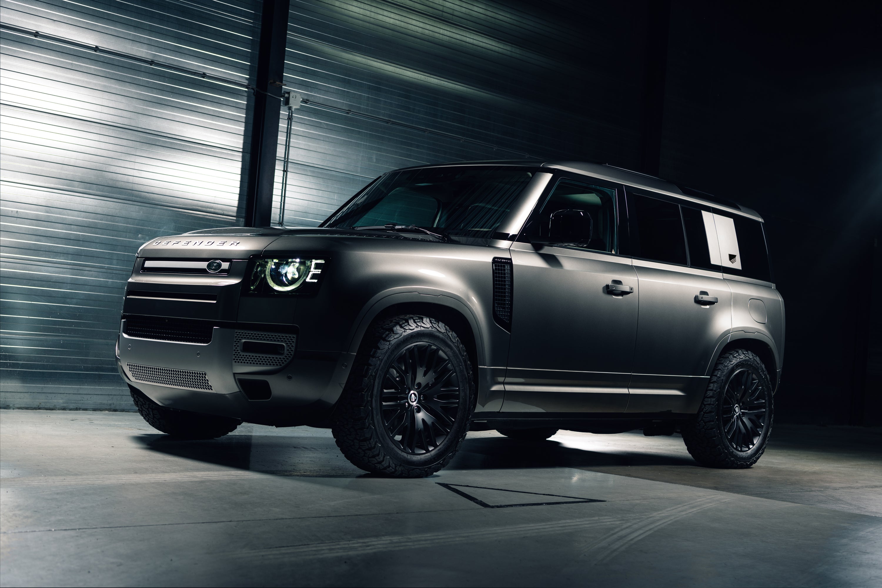 Defender 110 P400e - Silicon silver dynamic