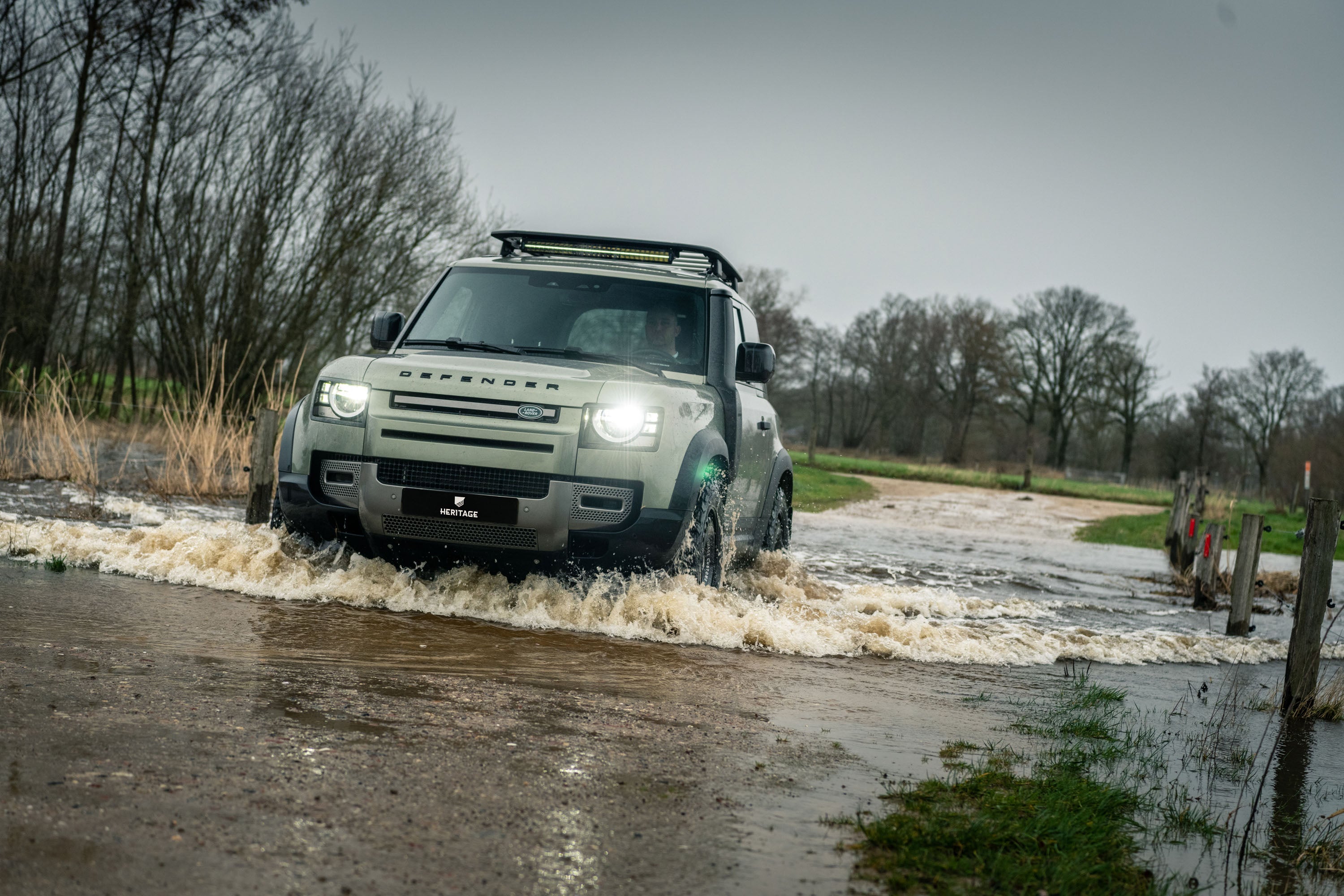 Defender 90 D200 - Pangea Green commercial